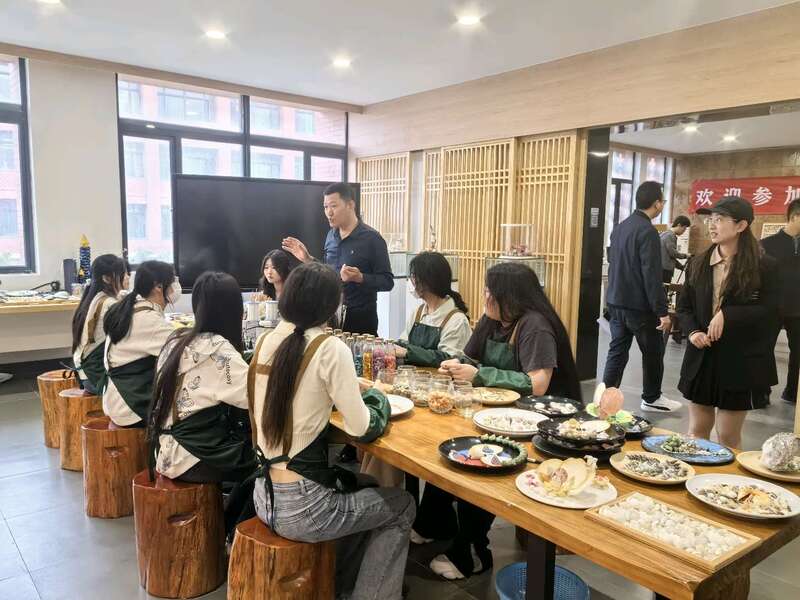 用什么点燃就业工作“引擎”这所高校充分挖掘校友资源(图2)