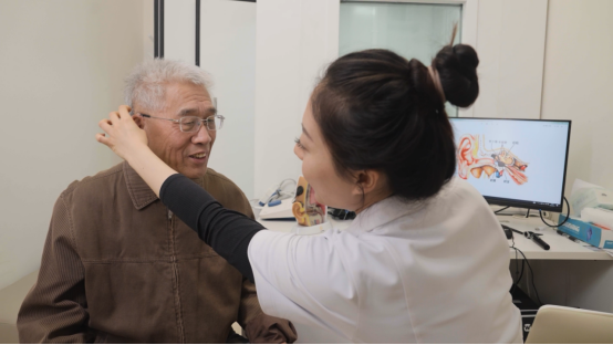 积极满足银发人群健康需求京东健康2024年上半年营收283亿元(图1)