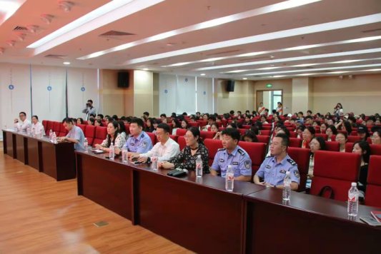 工商银行青岛西海岸新区分行：金融为民谱新篇反诈宣传进校园(图1)