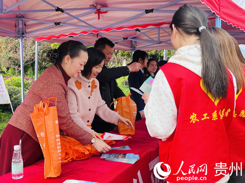 贵州黔南州：税法宣传广覆盖护航合规促发展(图3)