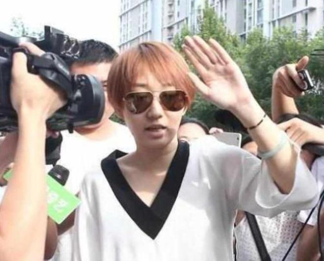 自食恶果！九年后宋喆在县城搬蔬菜箱前妻早已走上康庄大道(图23)