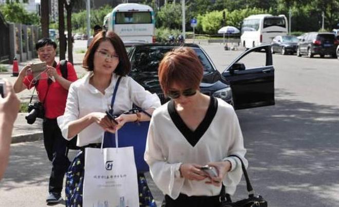 自食恶果！九年后宋喆在县城搬蔬菜箱前妻早已走上康庄大道(图22)